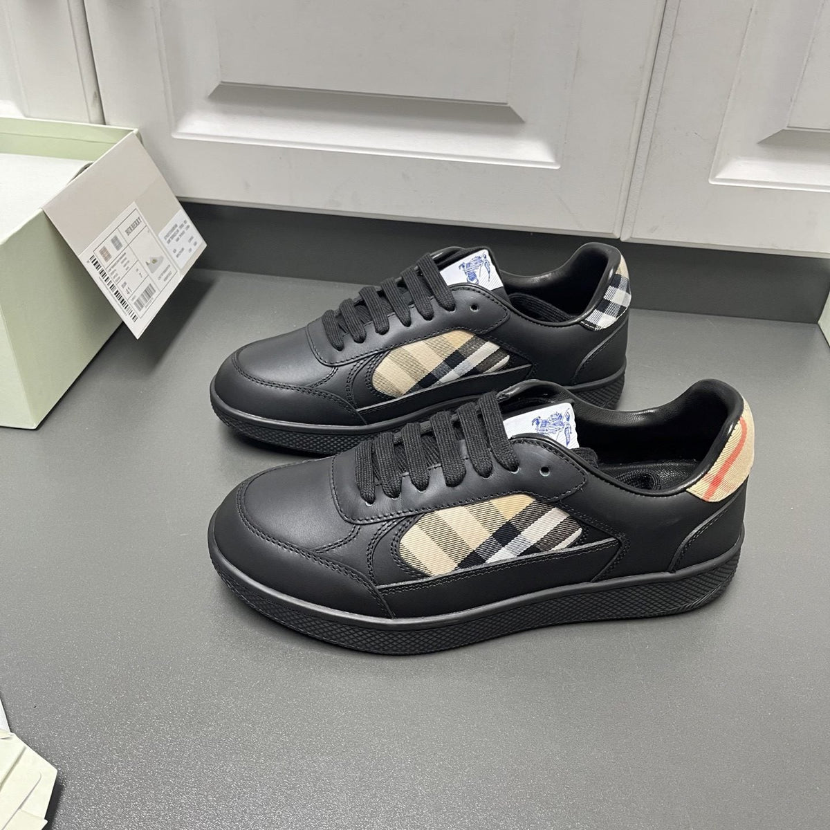 버버리 타임리스 데일리 슈즈 07