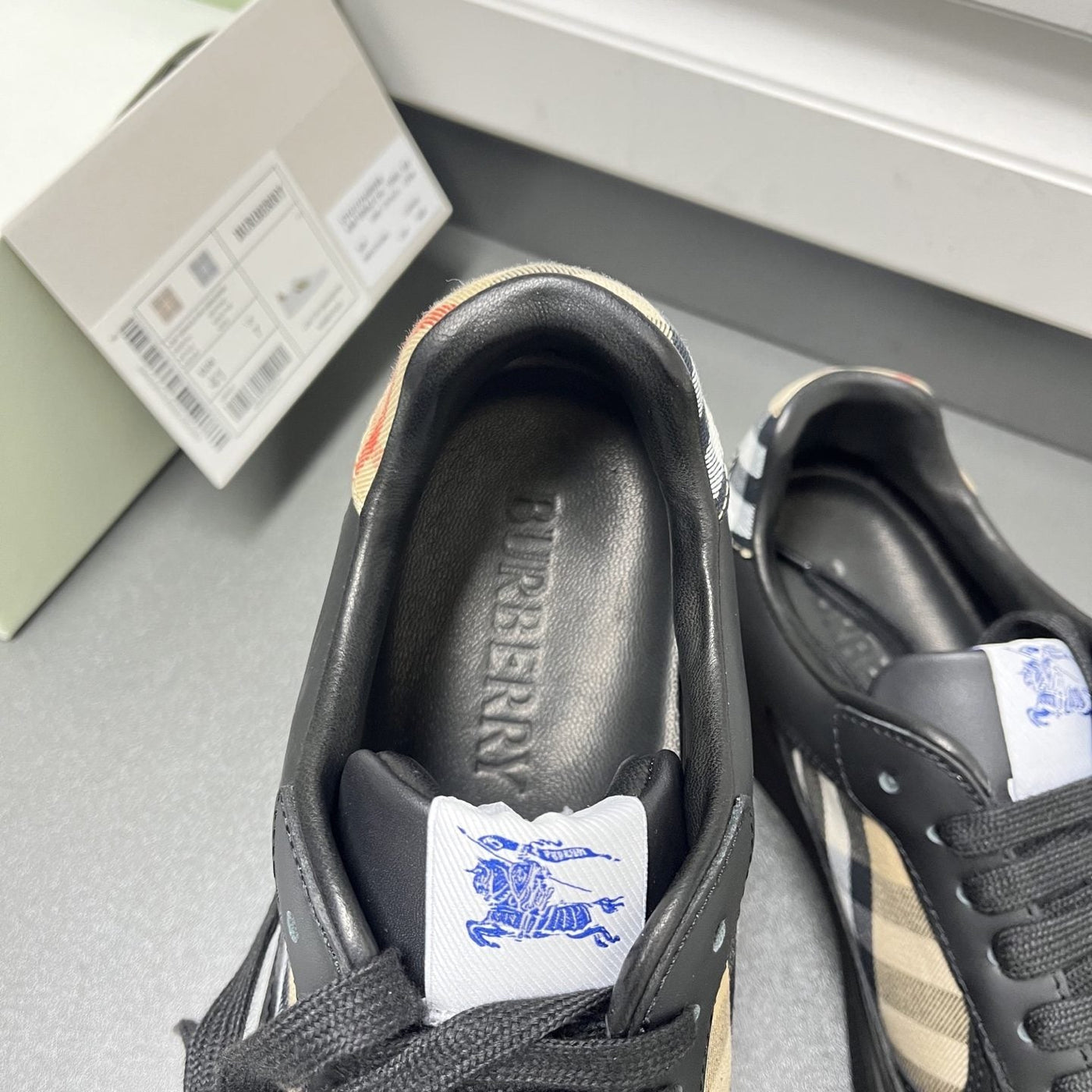 버버리 타임리스 데일리 슈즈 07