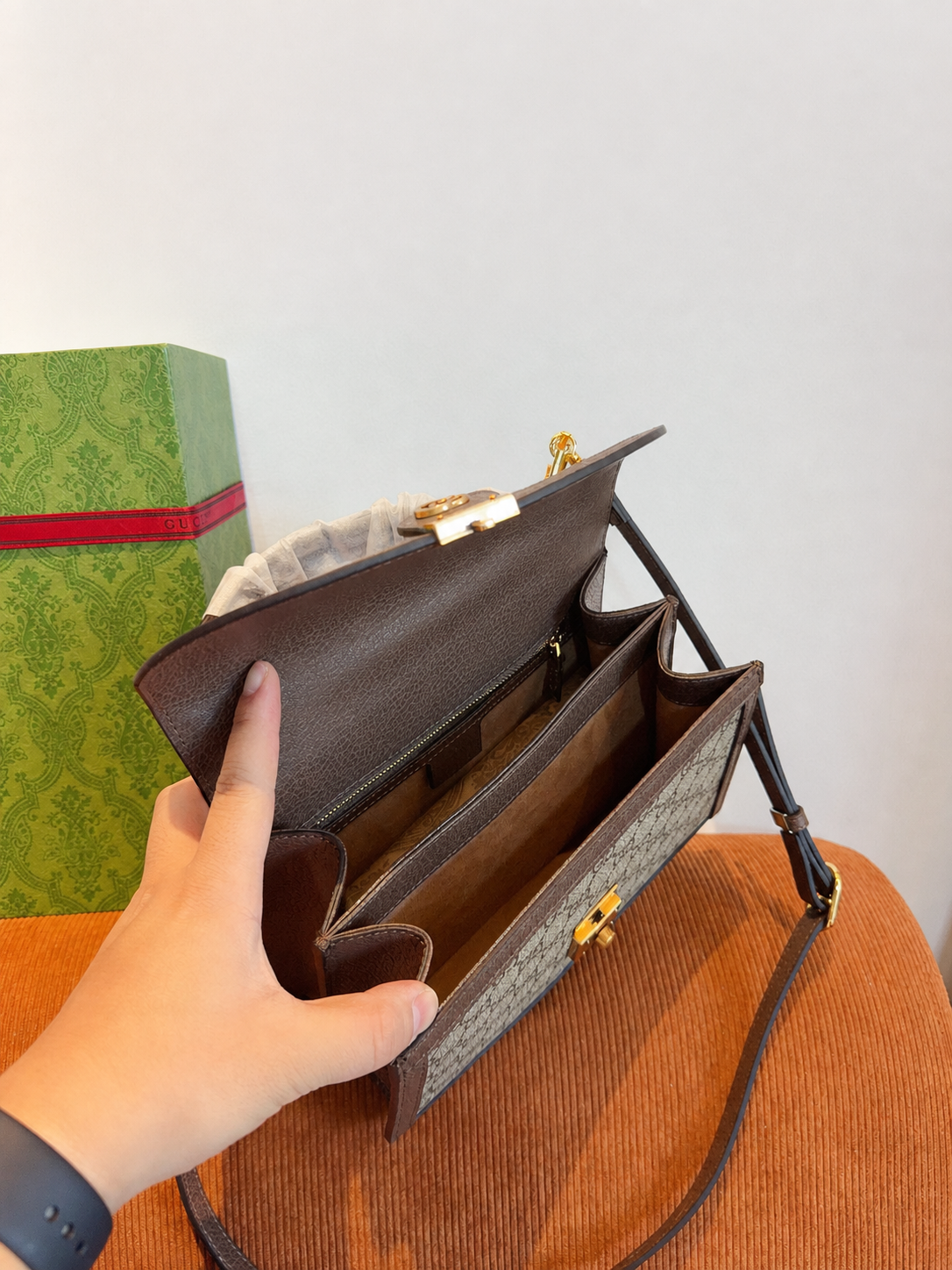구찌 모던 캐리 탑핸들백 55