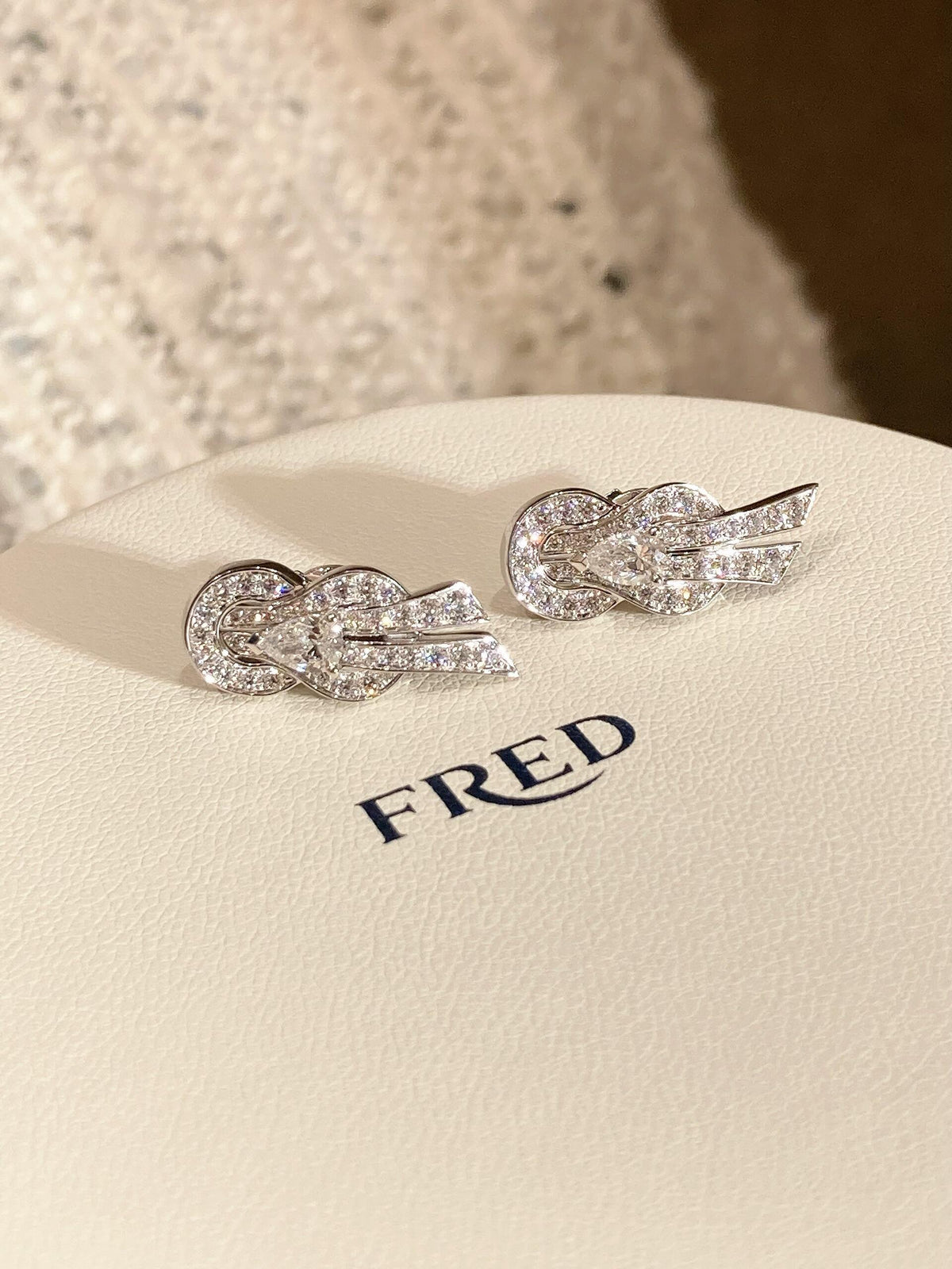 FRED 새로운 8자 리본 귀걸이가 나왔습니다✨✨FRED