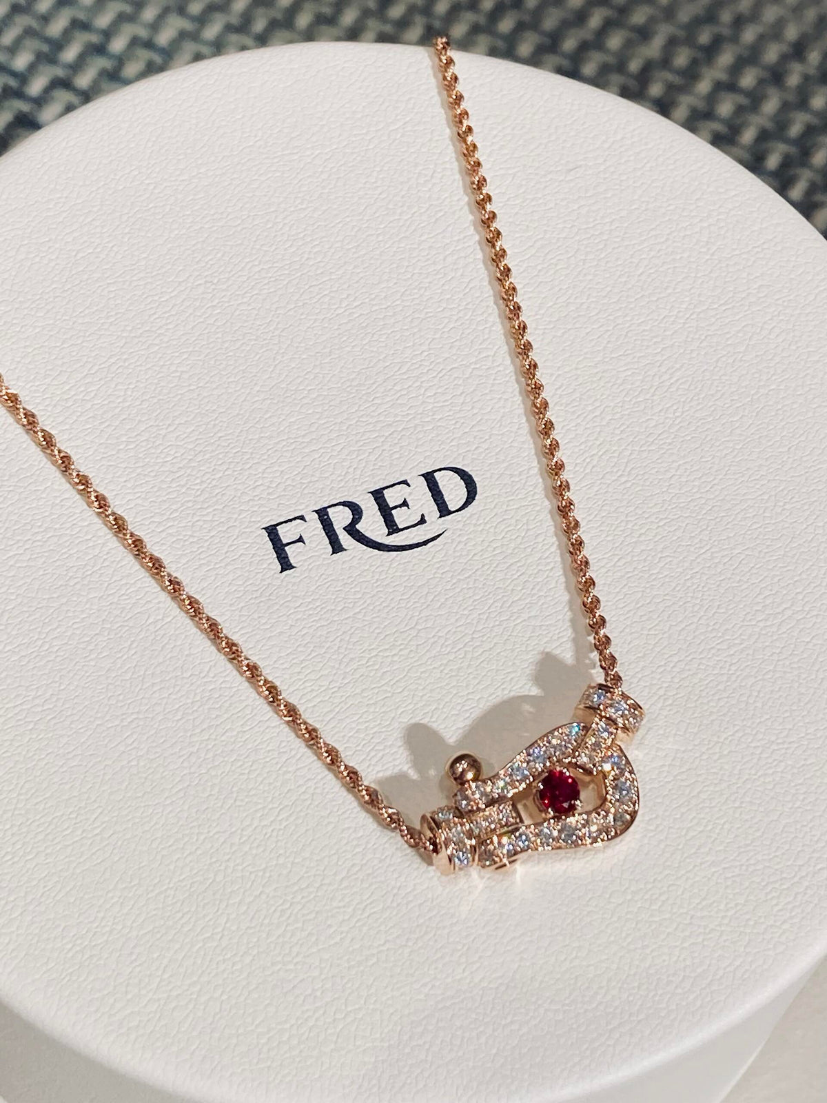 FRED 7월: 용기와 활력을 갖고 삶의 조타수가 되세요! FRED페이든