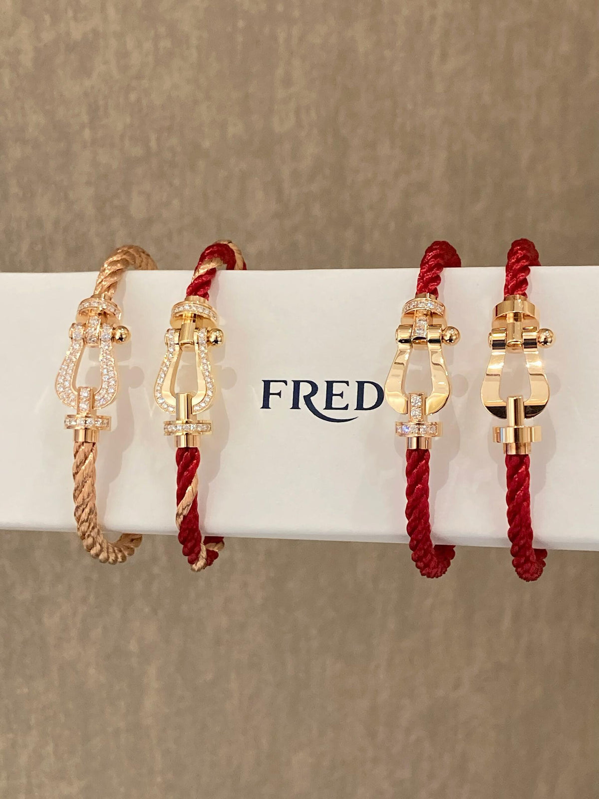 FRED ✨새해 행운을 빌며 "말굽 버클"을 선택하세요! 프레드 레드 로프