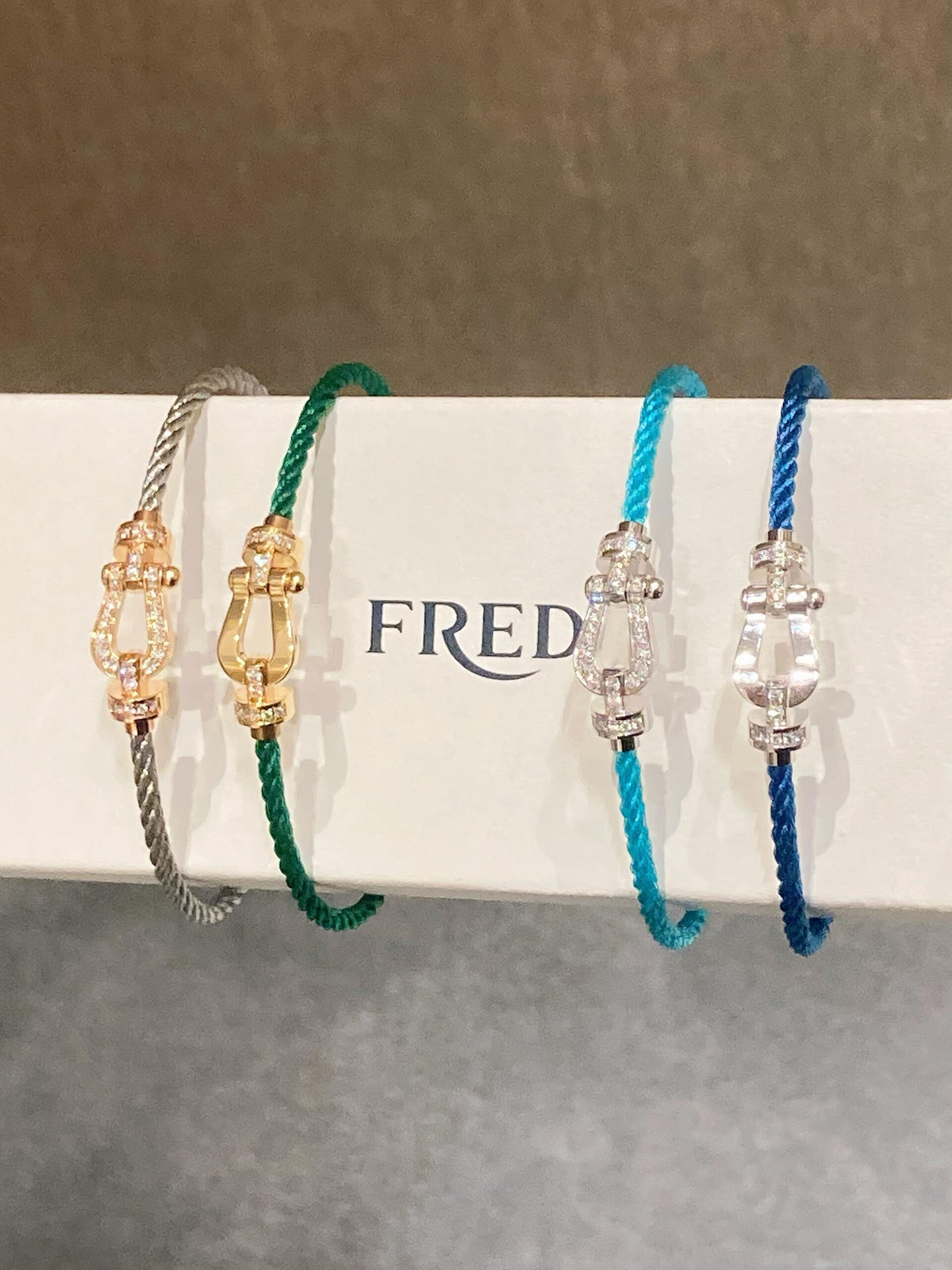 FRED ✨패셔너블하고 매력적이며 에너지가 넘칩니다! FRED는 당신에게 뭔가 다른 것을 제공합니다
