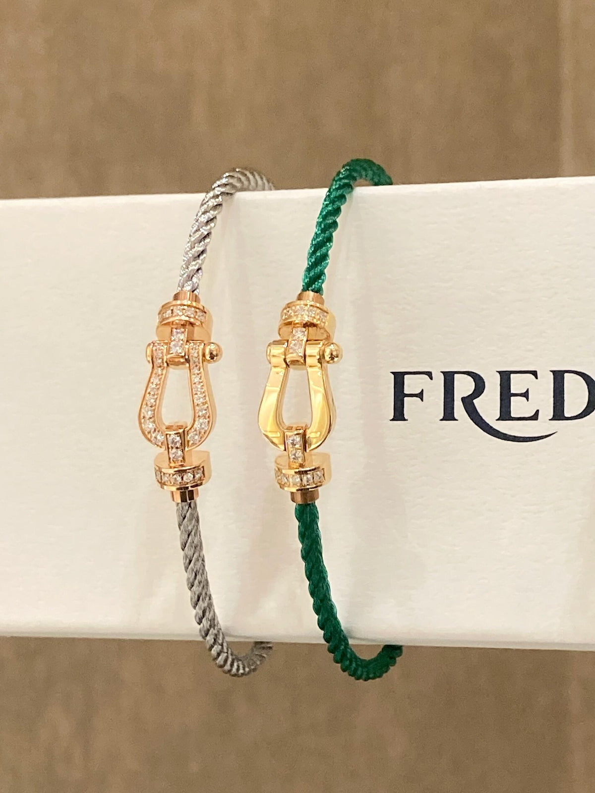 FRED ✨패셔너블하고 매력적이며 에너지가 넘칩니다! FRED는 당신에게 뭔가 다른 것을 제공합니다