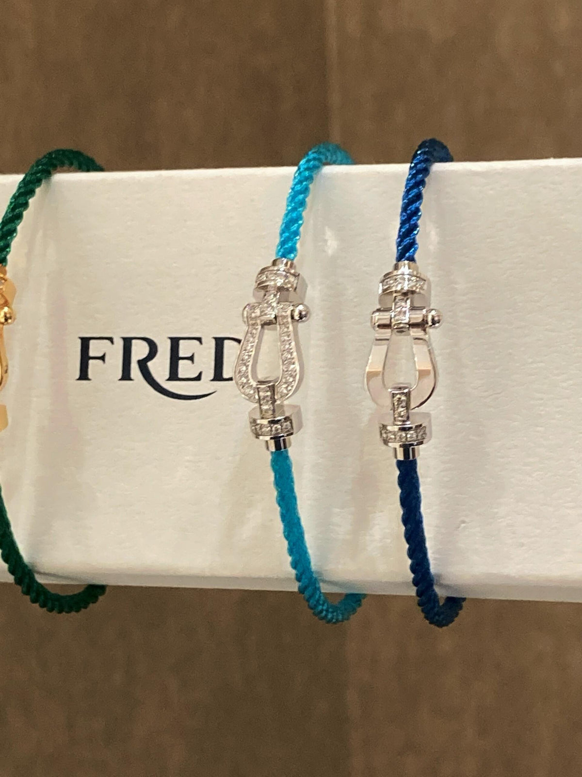 FRED ✨패셔너블하고 매력적이며 에너지가 넘칩니다! FRED는 당신에게 뭔가 다른 것을 제공합니다