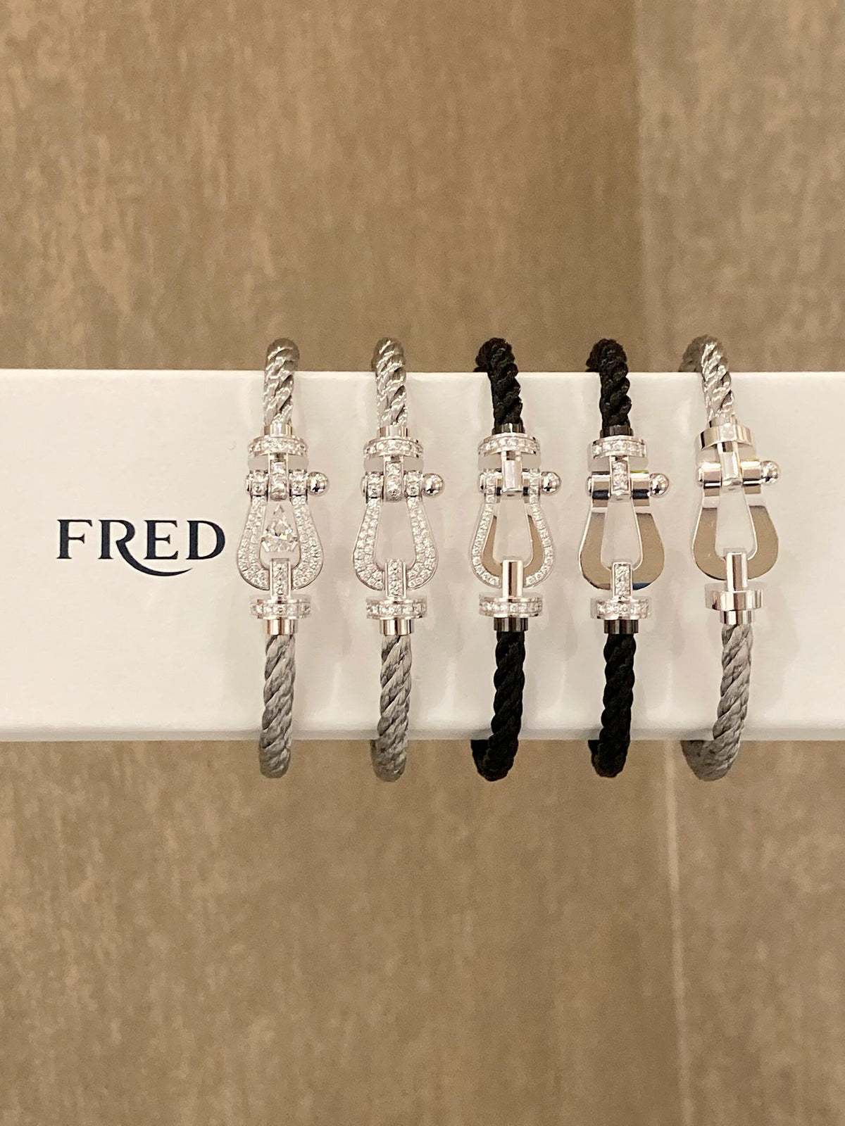 FRED ✨빛나게 빛나라 안녕 에이프릴! 포스 10 브레이슬릿