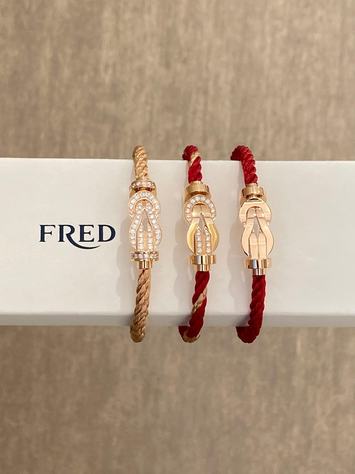 FRED ✨발랄한 느낌의 팔찌! 8개의 단어가 무한한 행운으로 당신을 보호합니다!