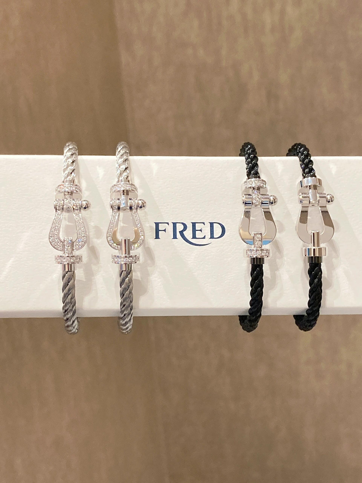 FRED 얼핏 보면 정말 잘생겼어요! FRED페이든