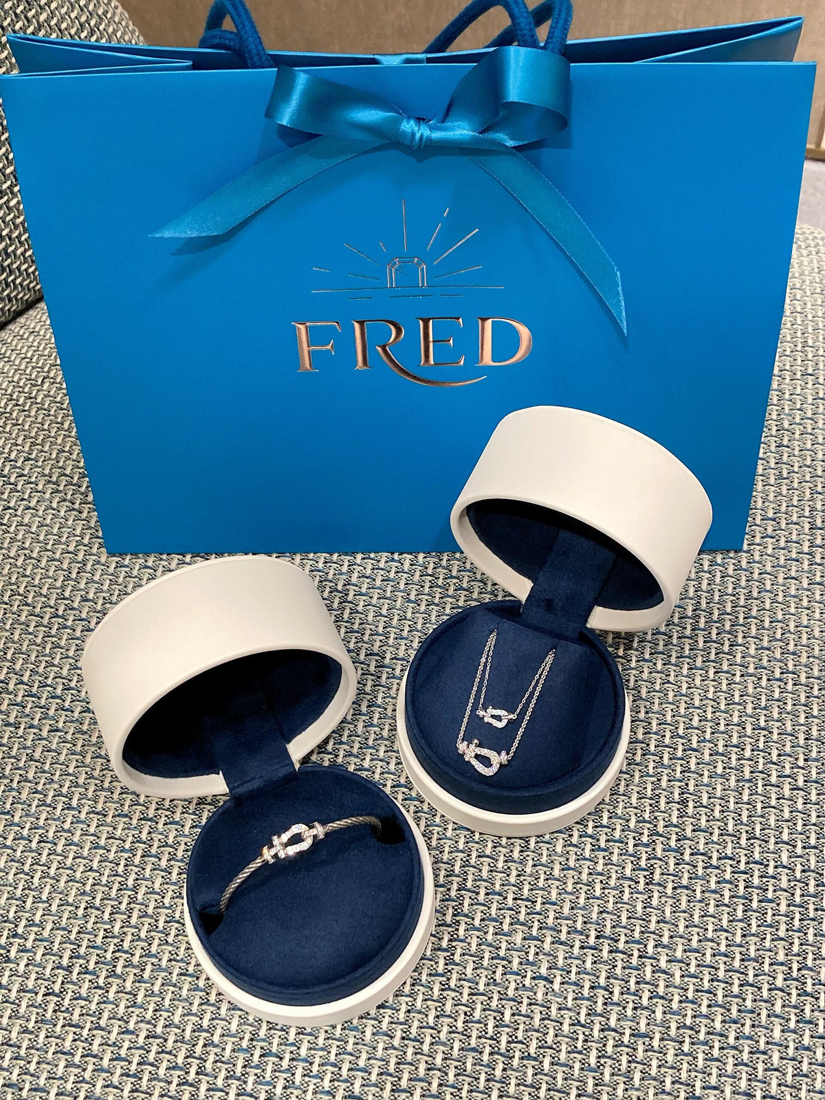 FRED 오늘은 선물받는 날🎁! 나의 첫 주얼리 세트를 기념하기 위해!