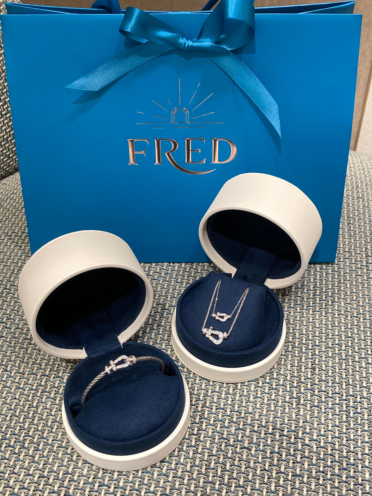 FRED 오늘은 선물받는 날🎁! 나의 첫 주얼리 세트를 기념하기 위해!