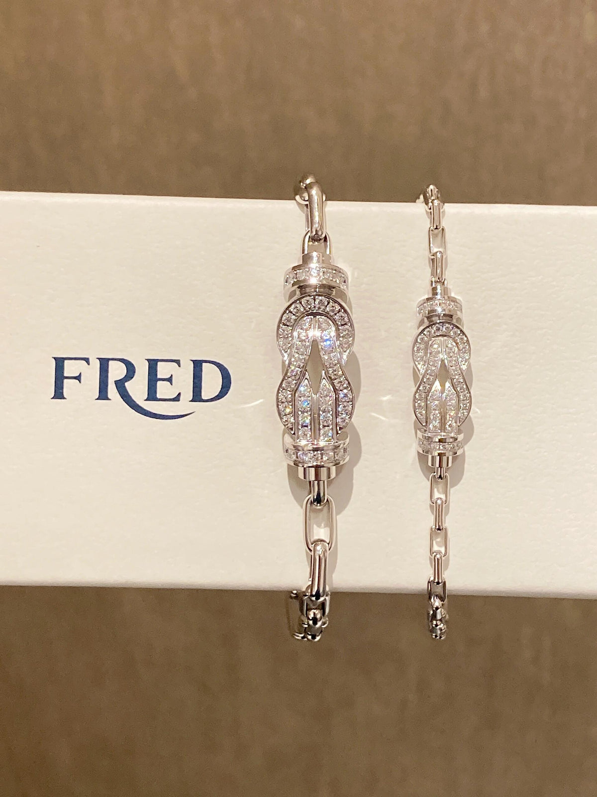 FRED 행운 팔찌를 착용하면 행운이 폭발할 것입니다! FRED페이든