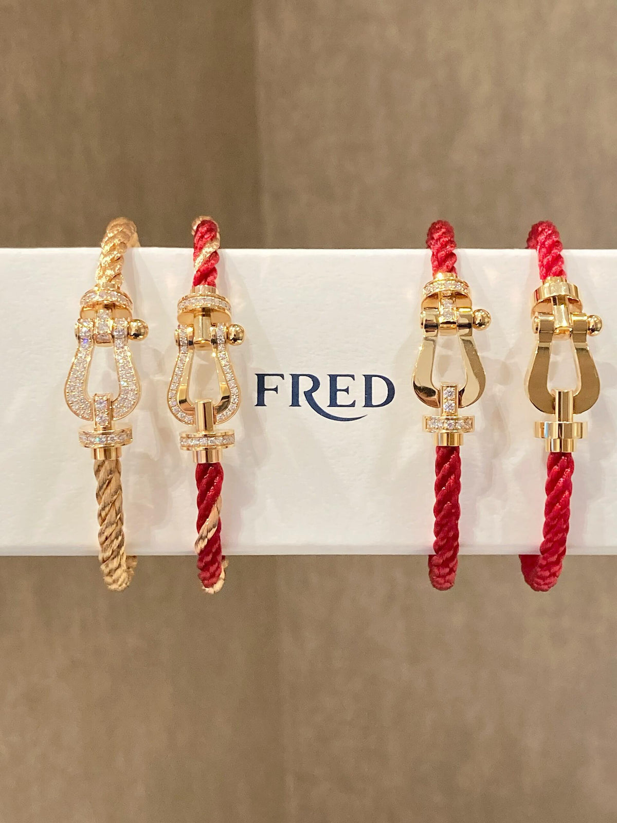 FRED 2026년 새해 복 많이 받으세요. 별이 반짝반짝 빛나고 있습니다! FRED페이든