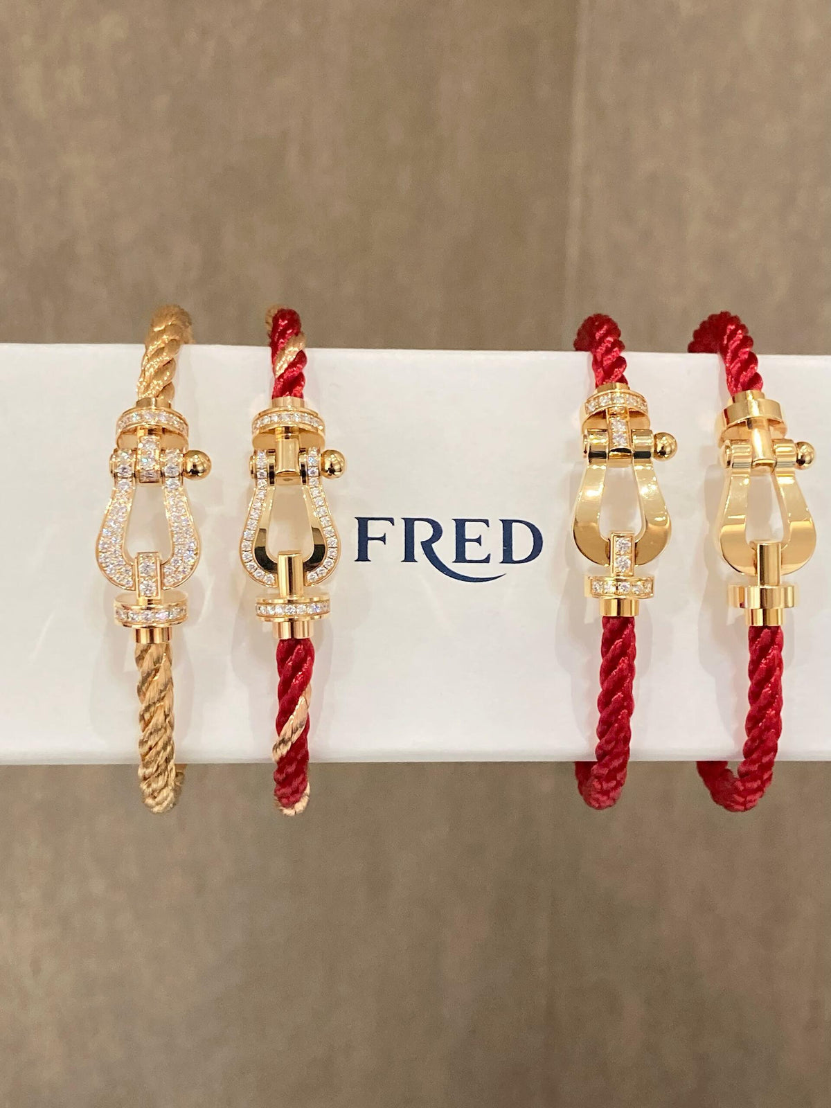 FRED 2026년 새해 복 많이 받으세요. 별이 반짝반짝 빛나고 있습니다! FRED페이든