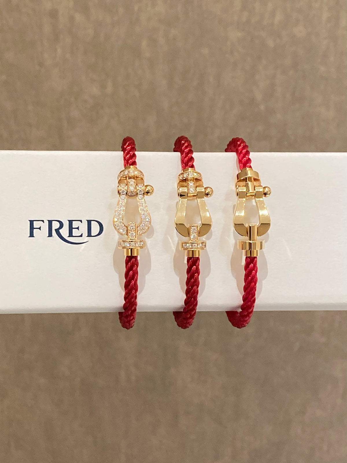 FRED 새해 붉은 줄 천장! FRED 포스 10 시리즈