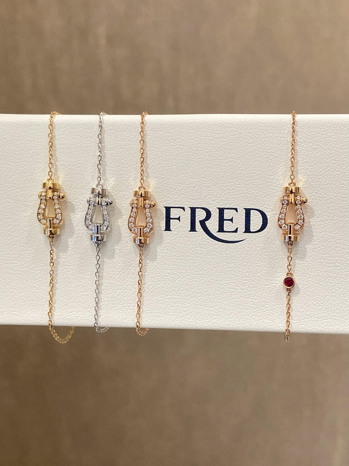 FRED 모든 스타일은 뼛속까지 아름답다! 푹 빠졌어요! FRED페이든