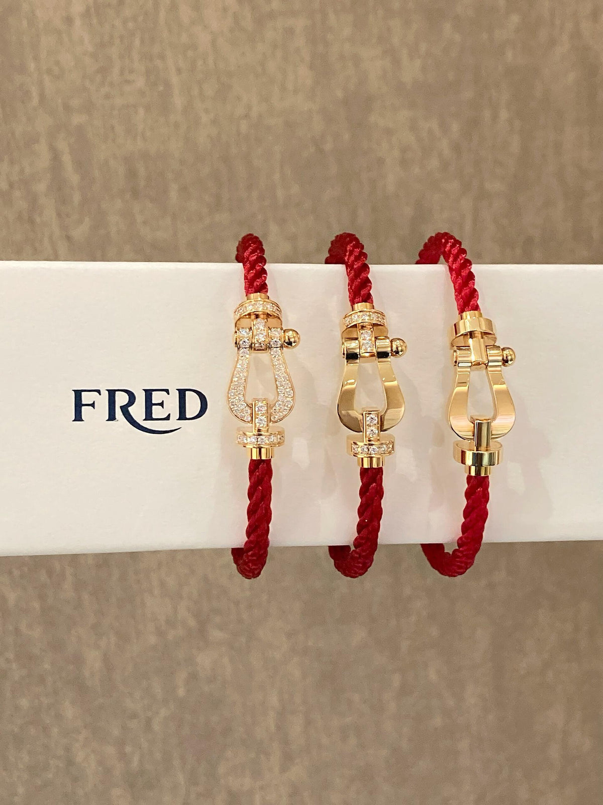 FRED 그녀를 사랑한다면 그녀에게 최선을 다하세요! 빨간 밧줄 천장!