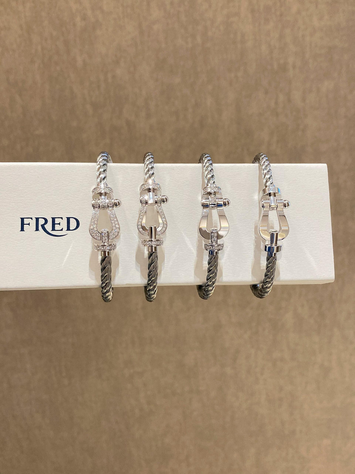 FRED 클래식한 팔찌, 어떤 조합에도 잘 어울려요! 포스 10 브레이슬릿