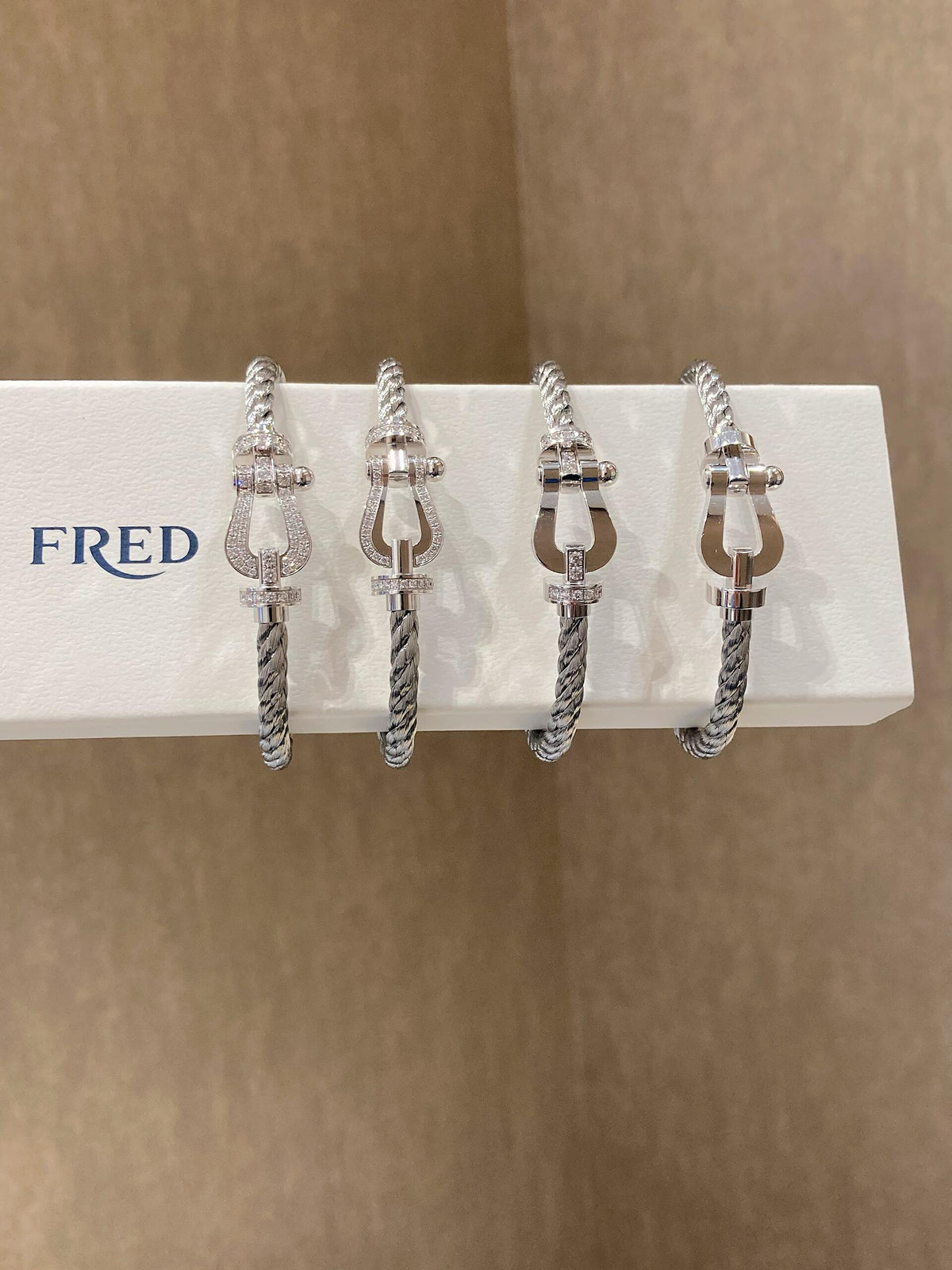 FRED 클래식한 팔찌, 어떤 조합에도 잘 어울려요! 포스 10 브레이슬릿