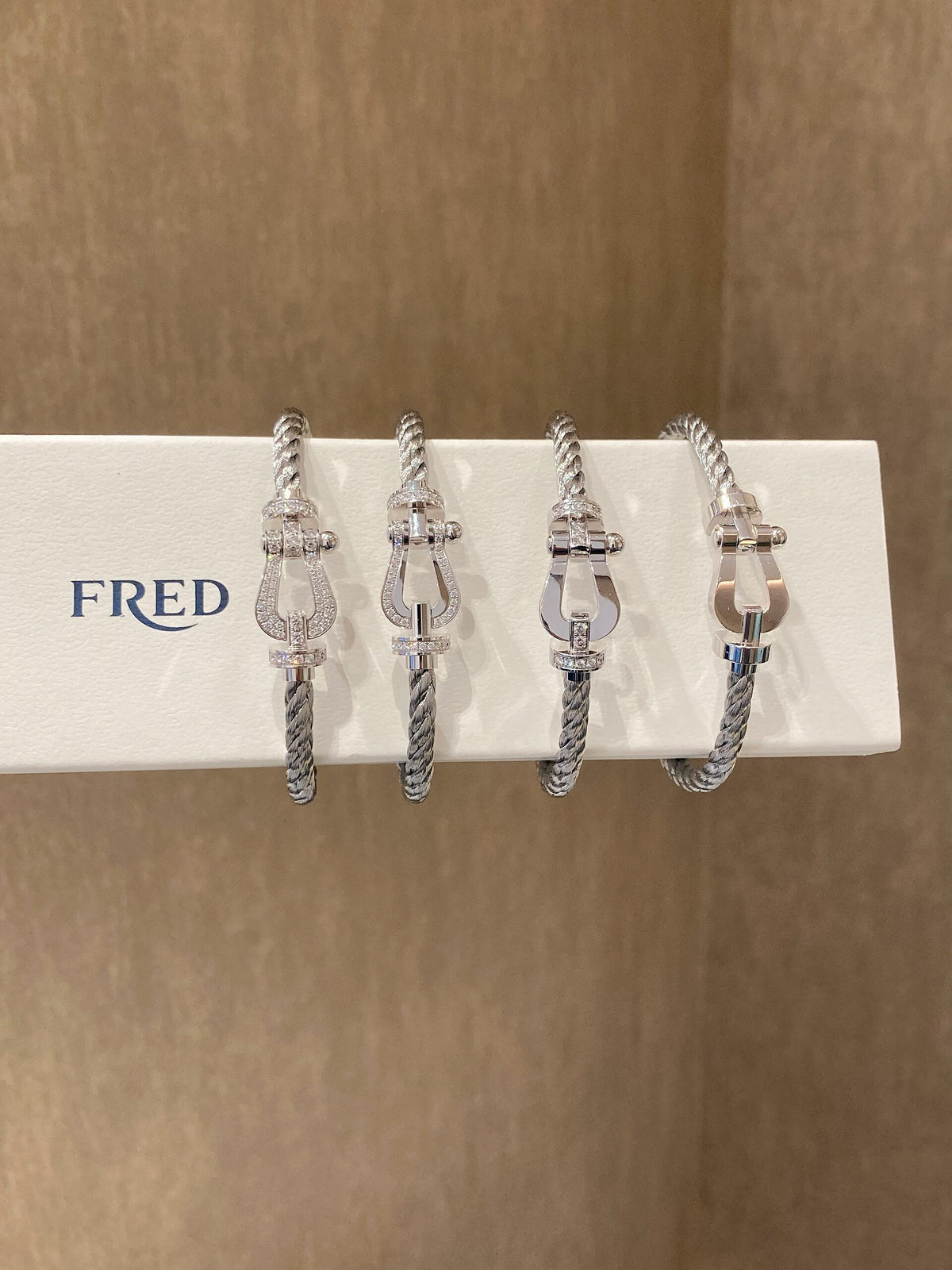FRED 클래식한 팔찌, 어떤 조합에도 잘 어울려요! 포스 10 브레이슬릿