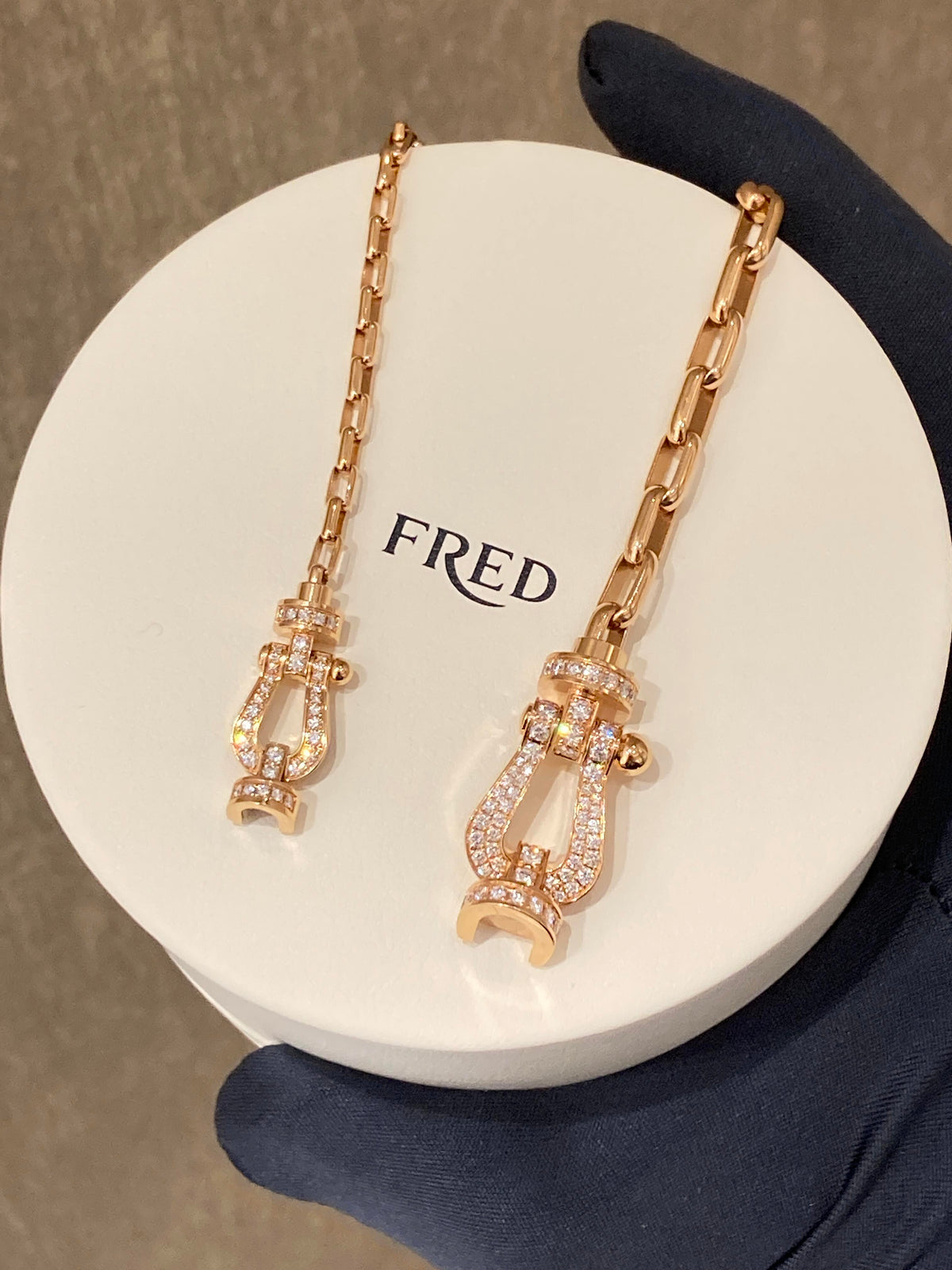 FRED 말발굽이 점점 더 높이 솟아오른다! ! ! 프레드 팔찌