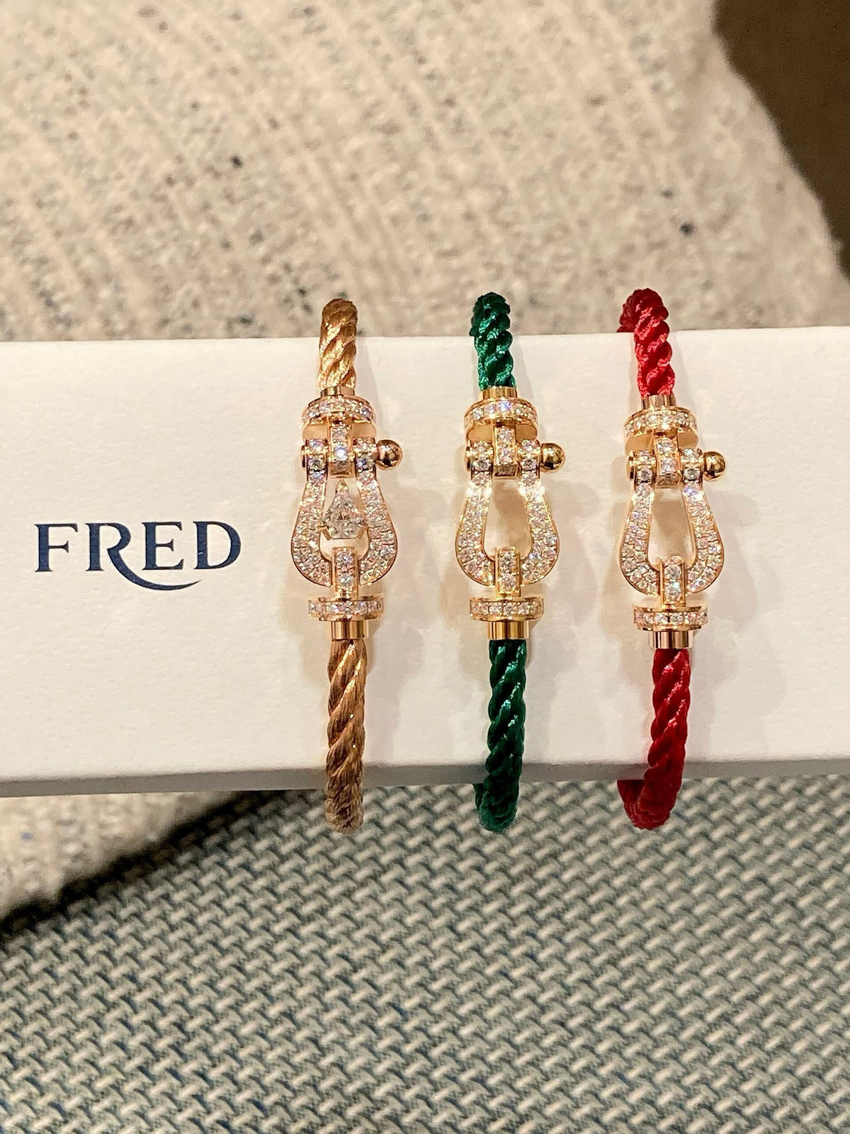 FRED 🎄크리스마스 시즌, 가장 사랑하는 사람에게 선물을 선물하세요🎁! 프레드 팔찌
