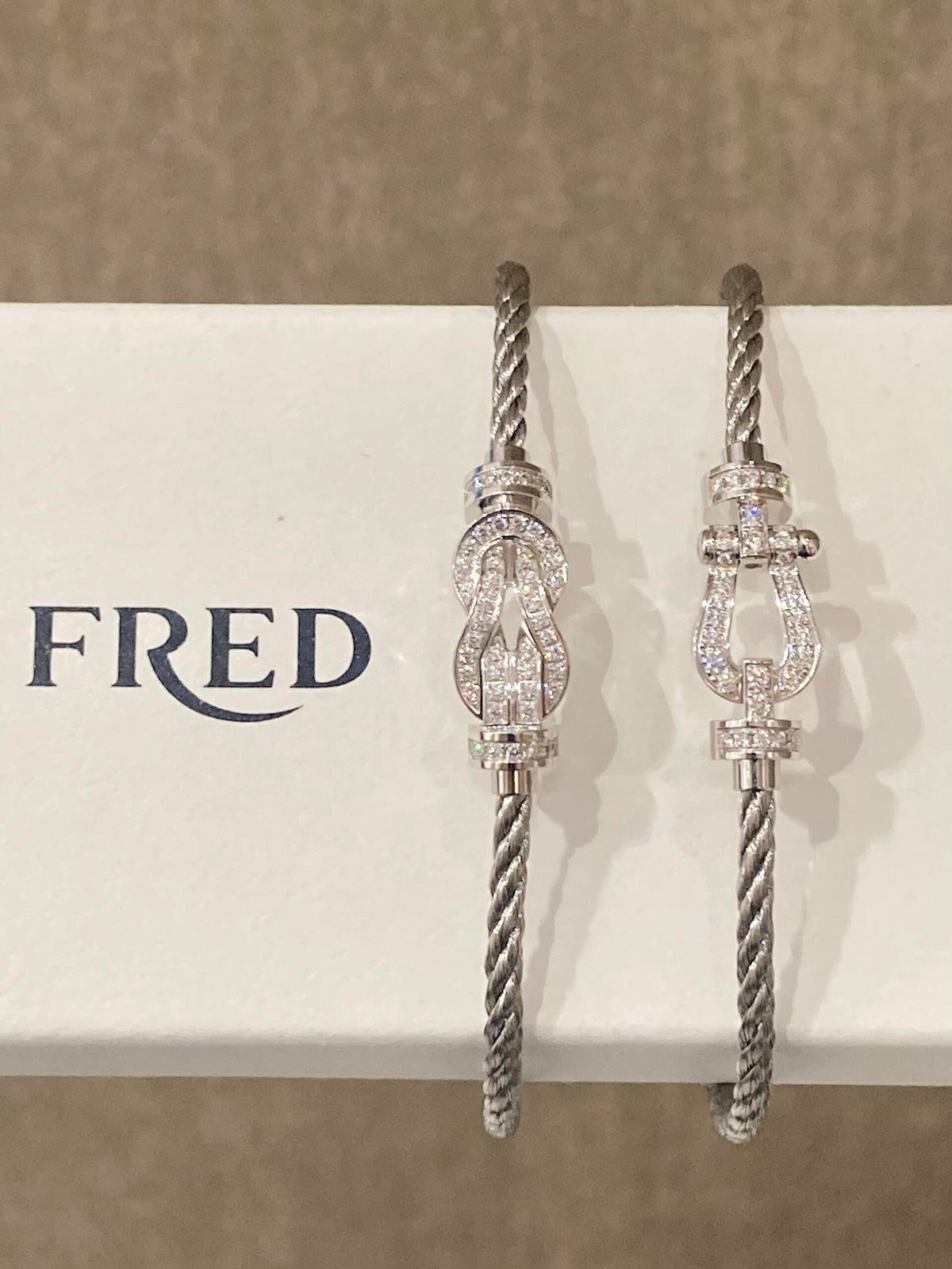 FRED 💖520 선물: 우아함과 사랑, 행복한 순간을 함께 보내세요!