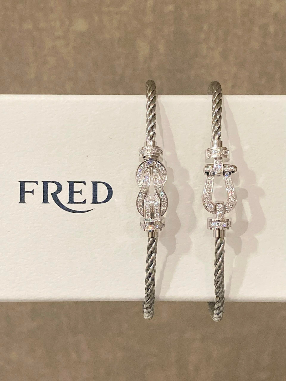 FRED 💖520 선물: 우아함과 사랑, 행복한 순간을 함께 보내세요!