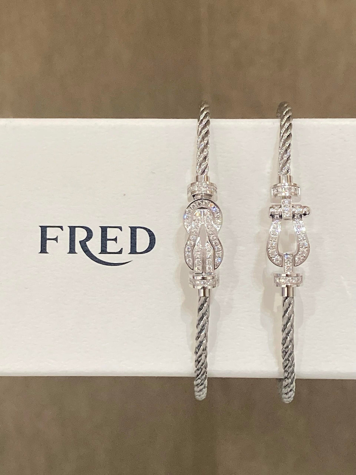 FRED 💖520 선물: 우아함과 사랑, 행복한 순간을 함께 보내세요!