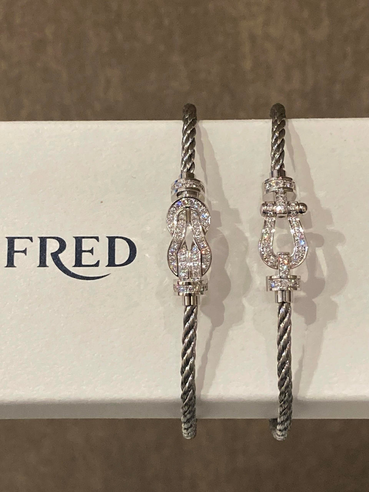 FRED 💖520 선물: 우아함과 사랑, 행복한 순간을 함께 보내세요!