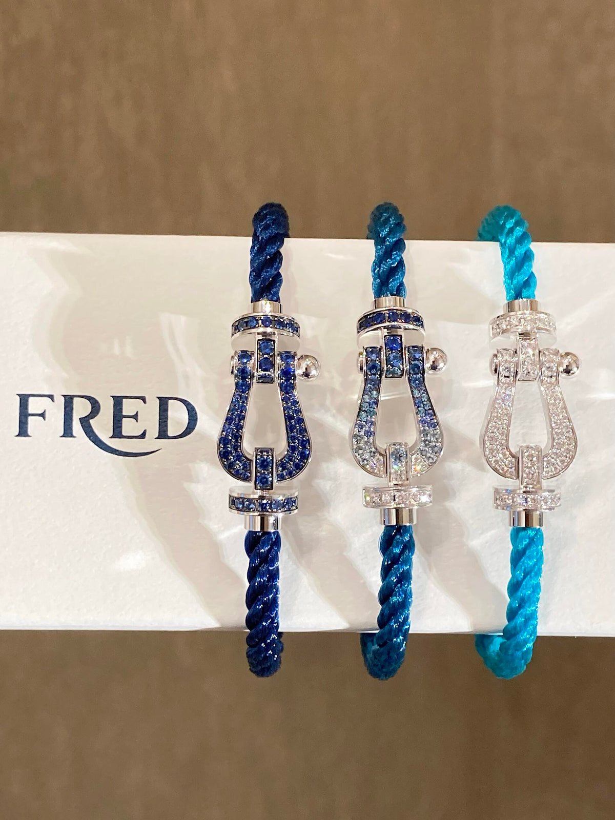 FRED 💙저항할 수 없는 블루, 자유롭고 로맨틱한! 포스 10 시리즈