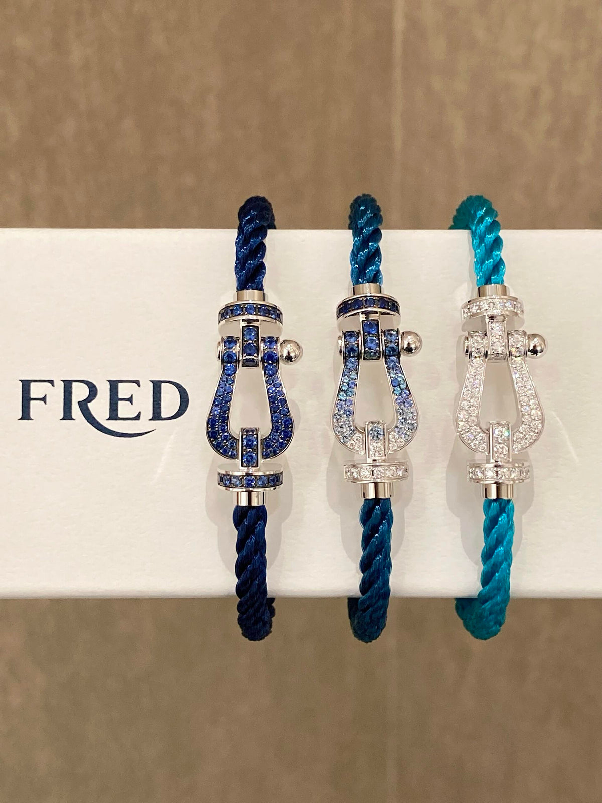 FRED 💙저항할 수 없는 블루, 자유롭고 로맨틱한! 포스 10 시리즈