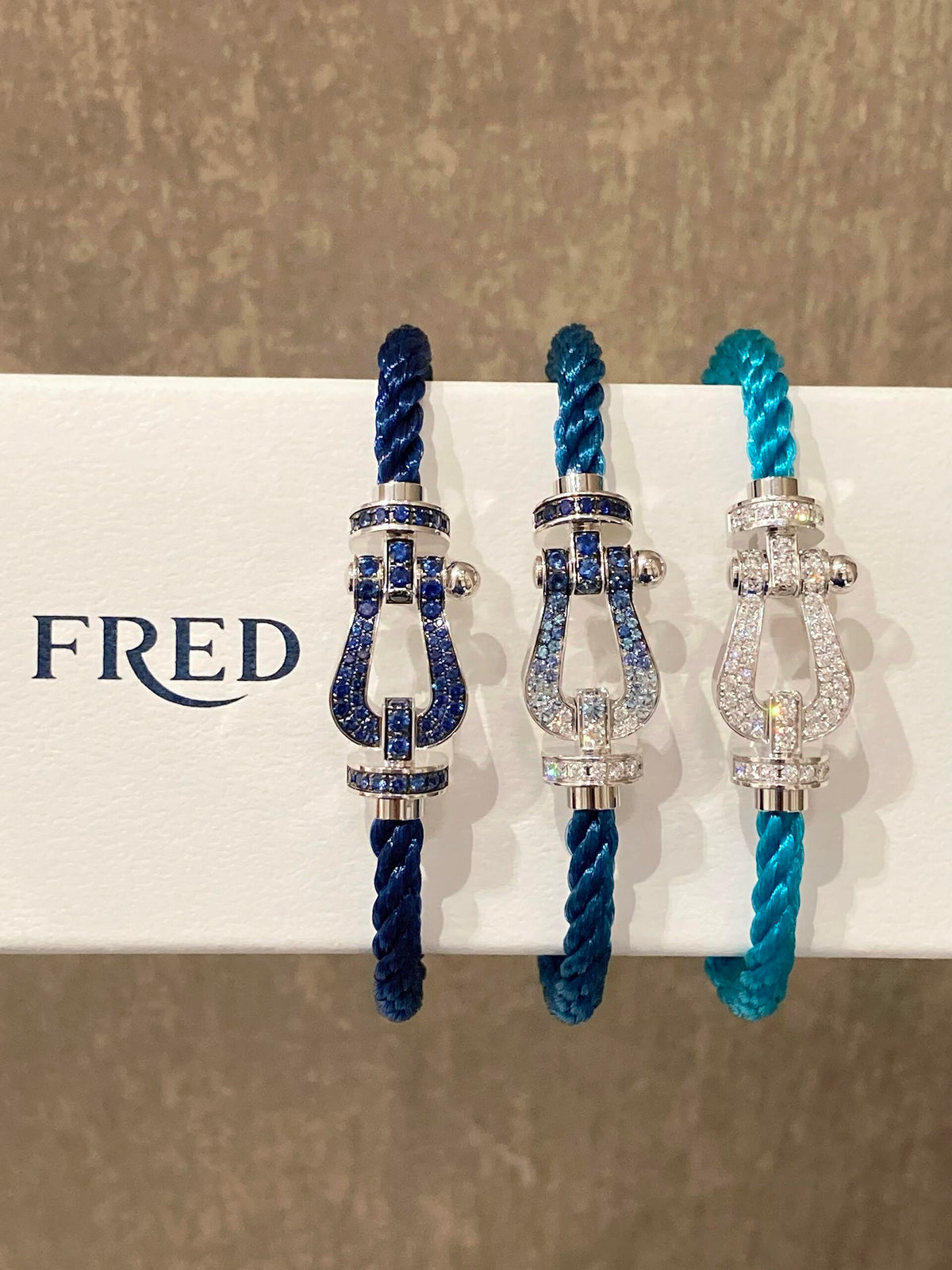 FRED 💙저항할 수 없는 블루, 자유롭고 로맨틱한! 포스 10 시리즈